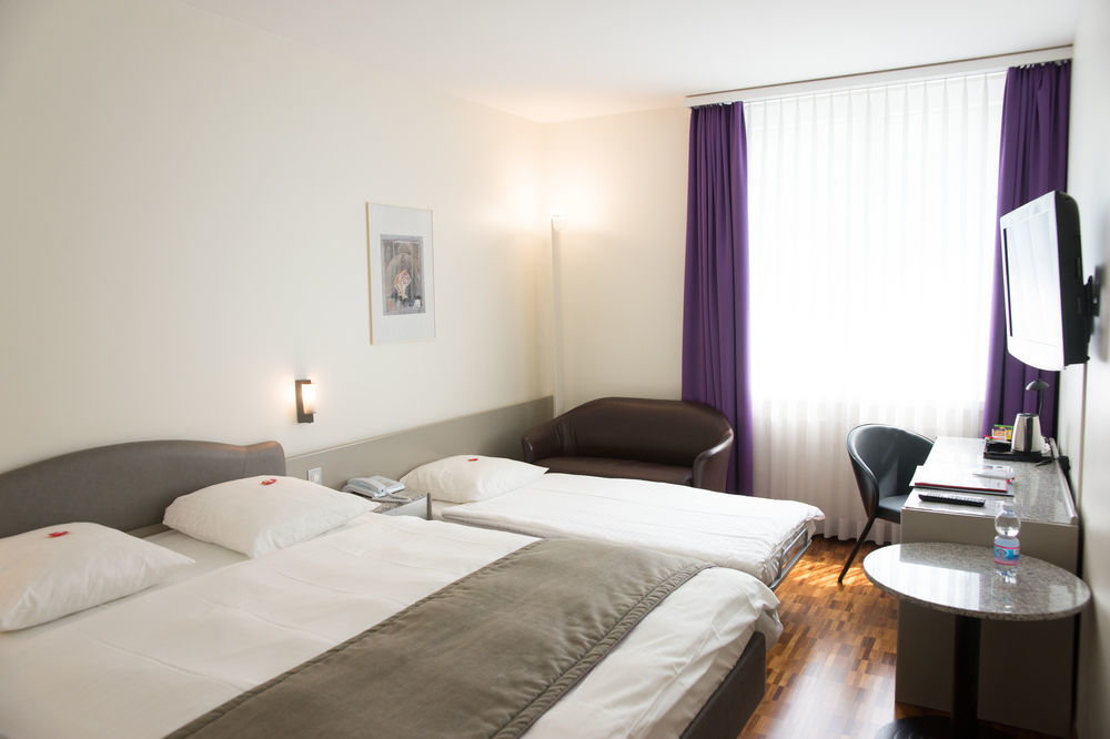Hotel Fly Away Kloten Exterior foto