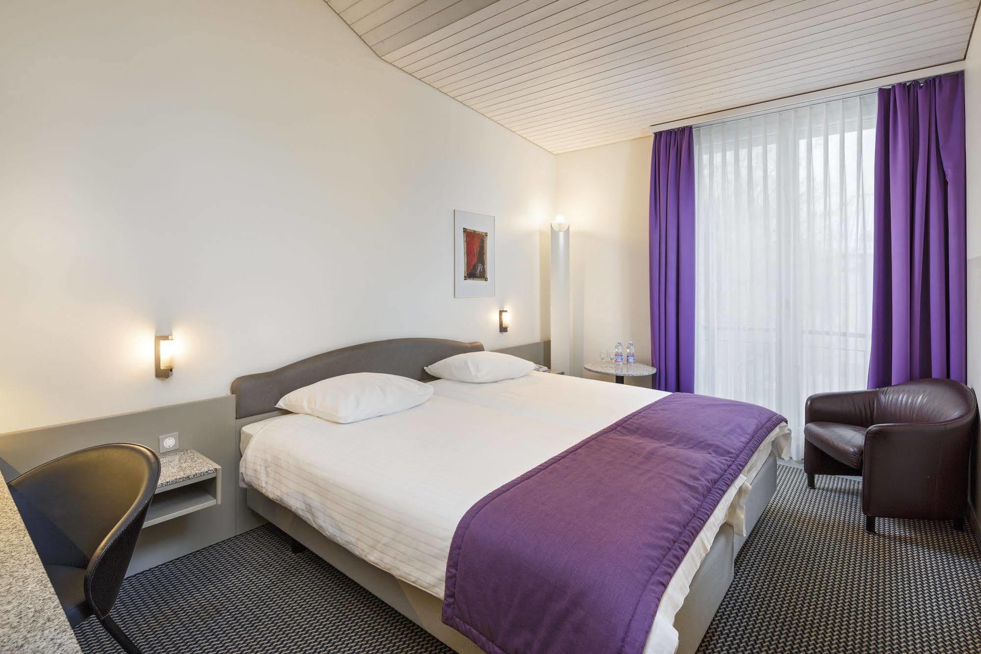 Hotel Fly Away Kloten Exterior foto