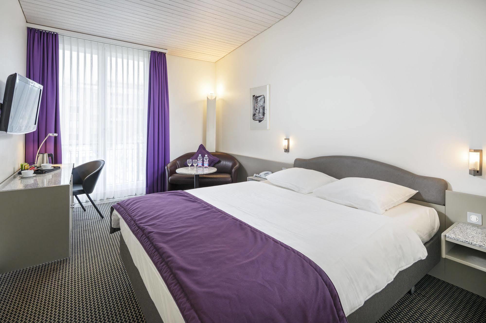 Hotel Fly Away Kloten Exterior foto